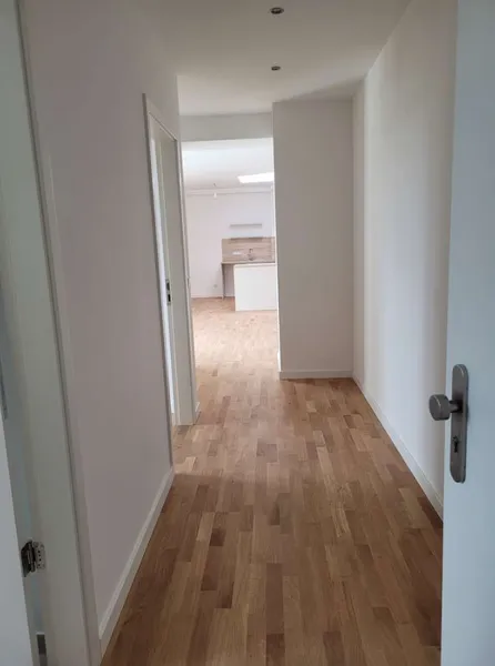 Helle 4-Zimmer-Dachgeschosswohnung mit Terrasse, 2 Bädern & Aufzug in Friedrichshain — photo 1